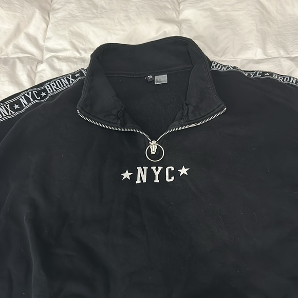 Zippered Sweatshirt with NYC Logo, fits Extra Large. - Picture 4 of 5